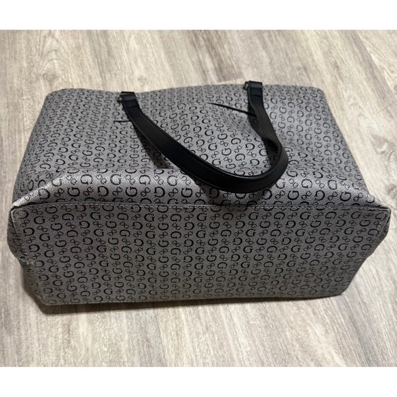 Guess Tote Bag Purse Handbag, Gray Logo Print, Heart Charm Cute - Picture 7 of 11